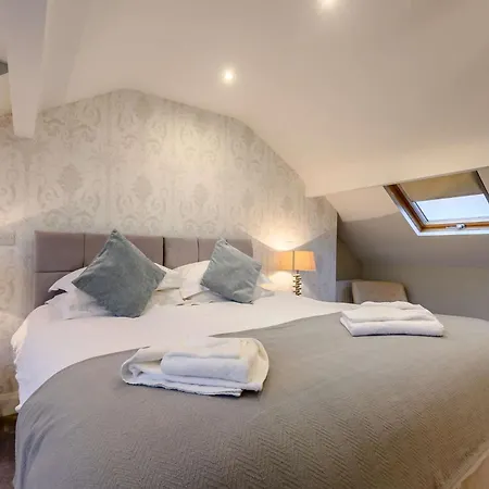2 Bed In Sz036 *